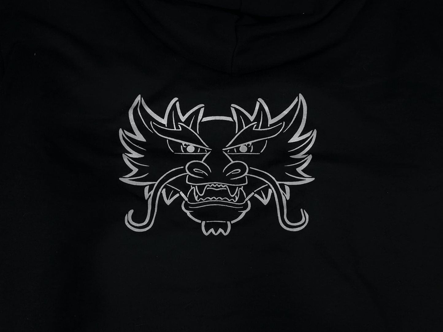 SUDADERO NEGRO CON CAPA